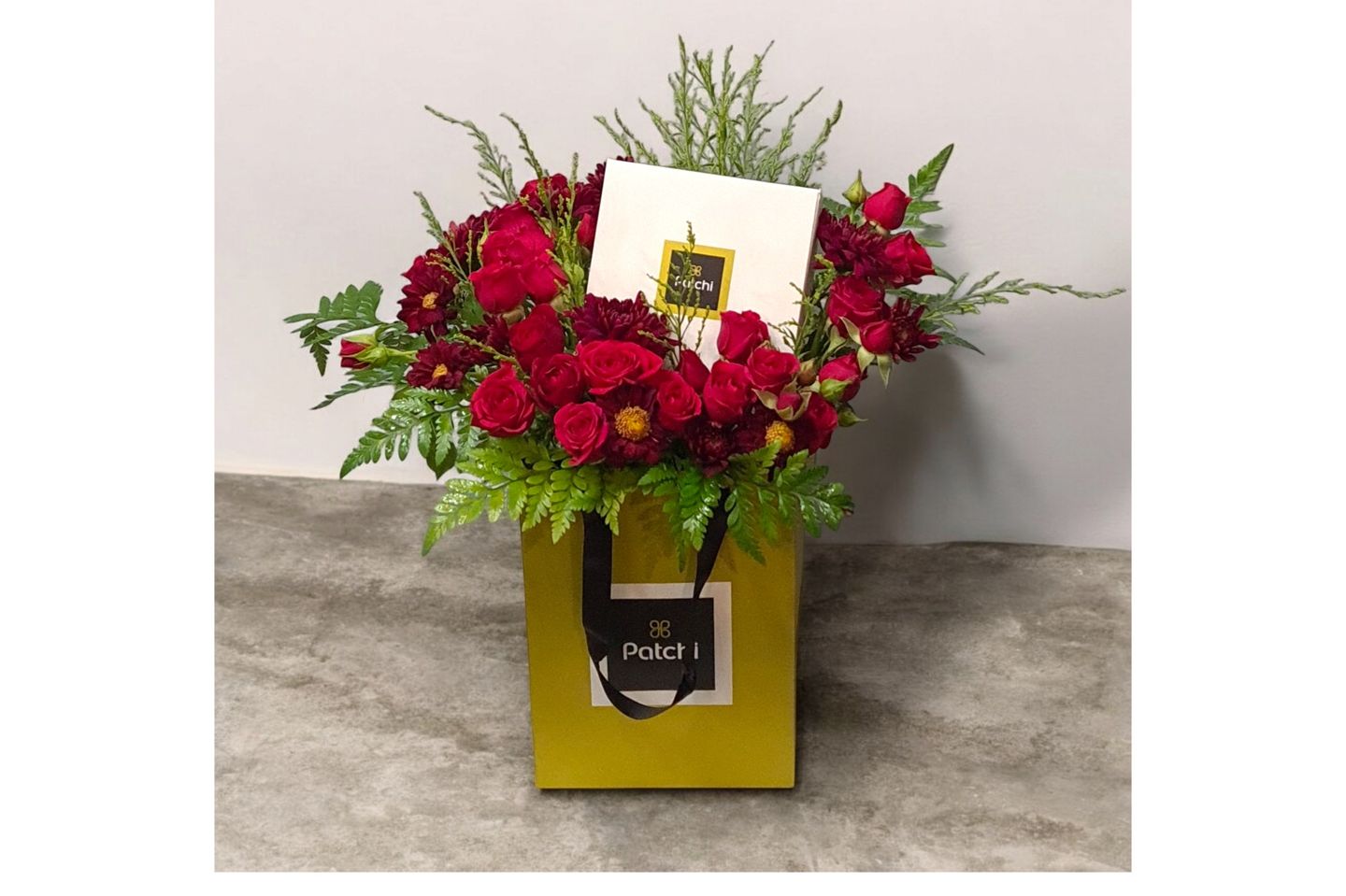 Patchi 250 G With Red Roses Bag