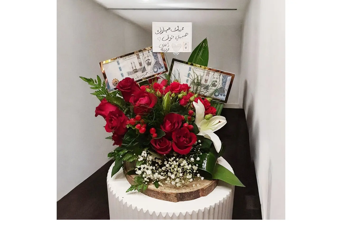 قاعدة جزع مع الورد