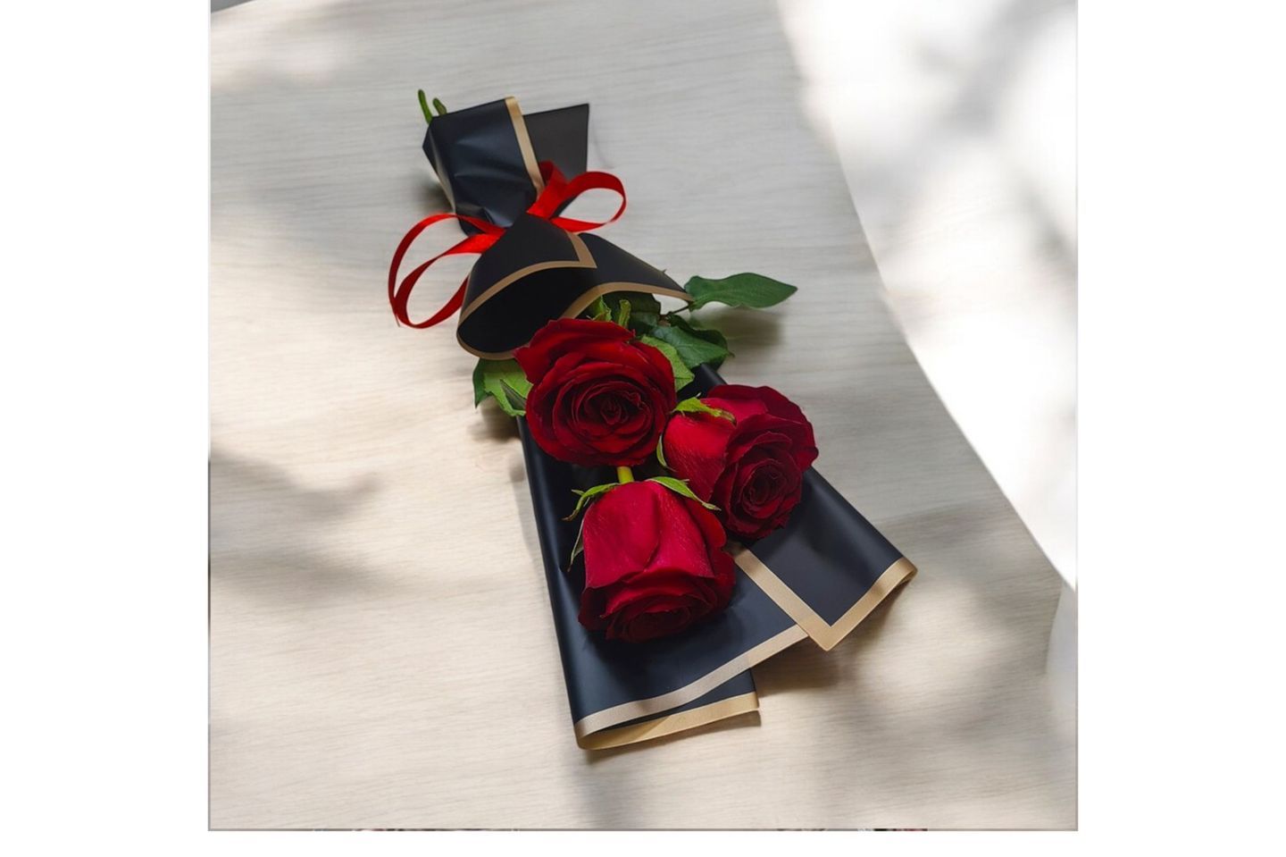 Mini Bouquet Of 3 Roses