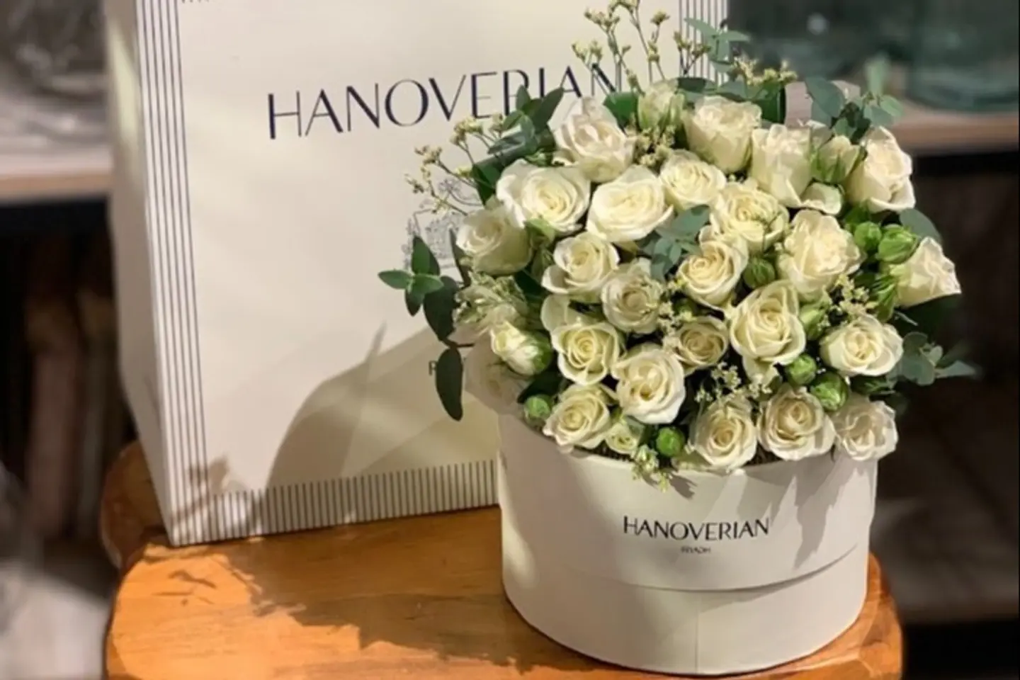 هانوفريان مع الورد الابيض