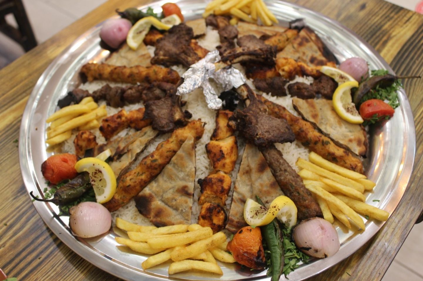 طبق مناسبات وسط مع الرز