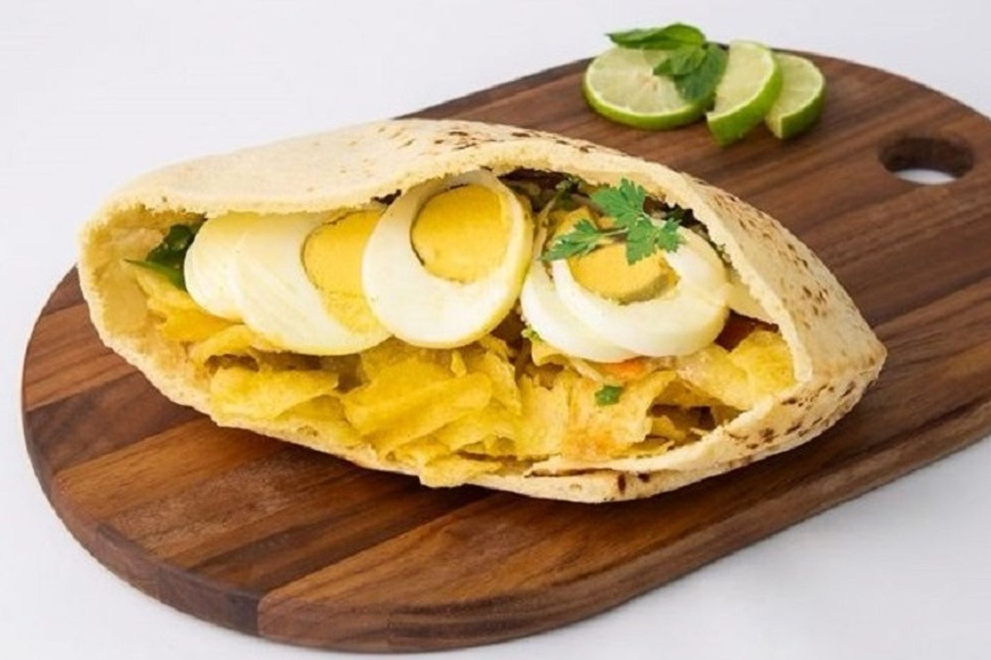Chips Sandwich With Egg