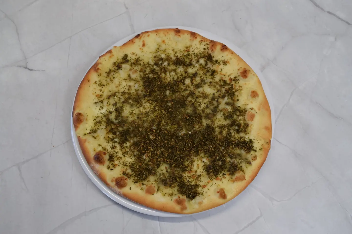 منقوشة جبنة مع زعتر