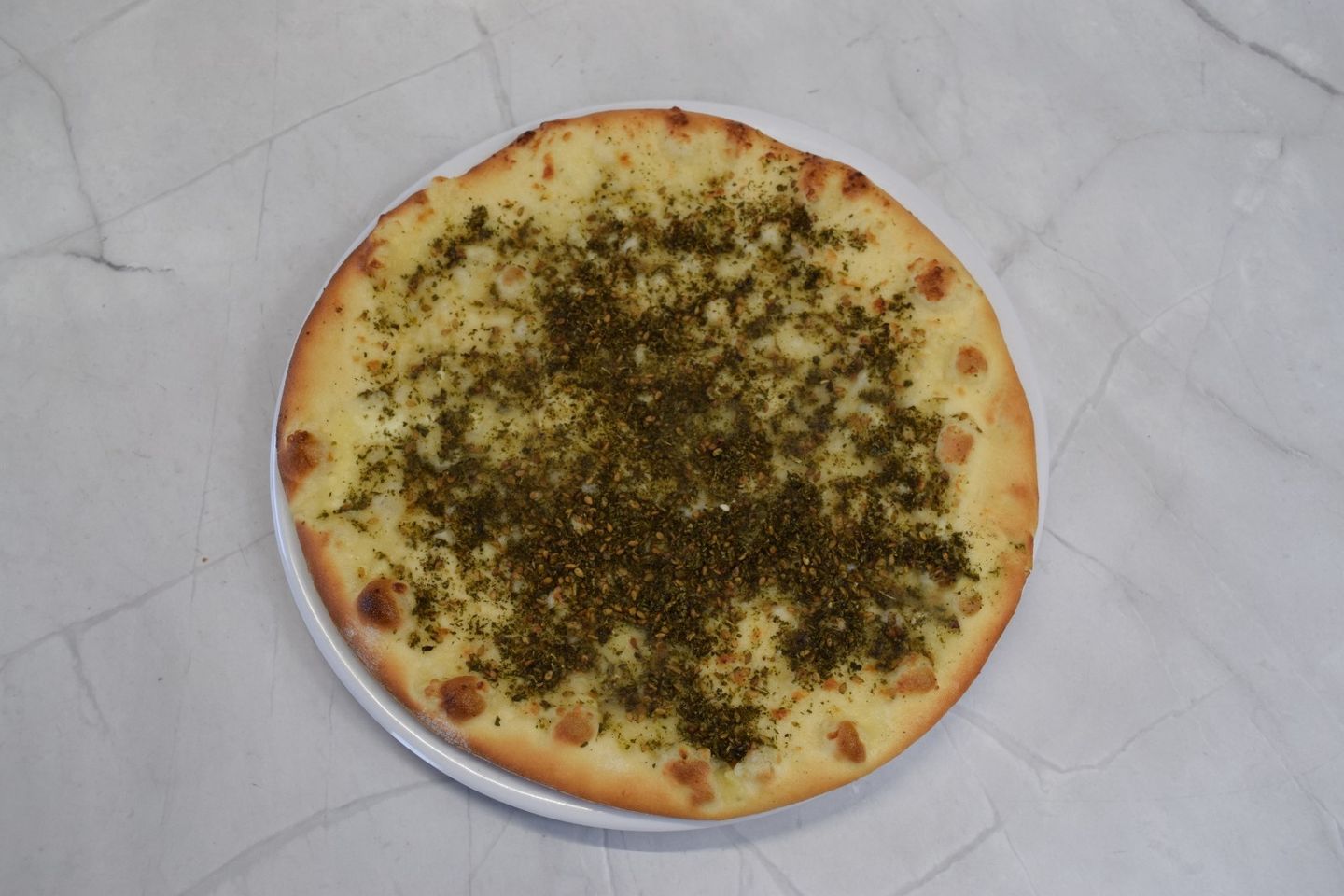 منقوشة جبنة مع زعتر