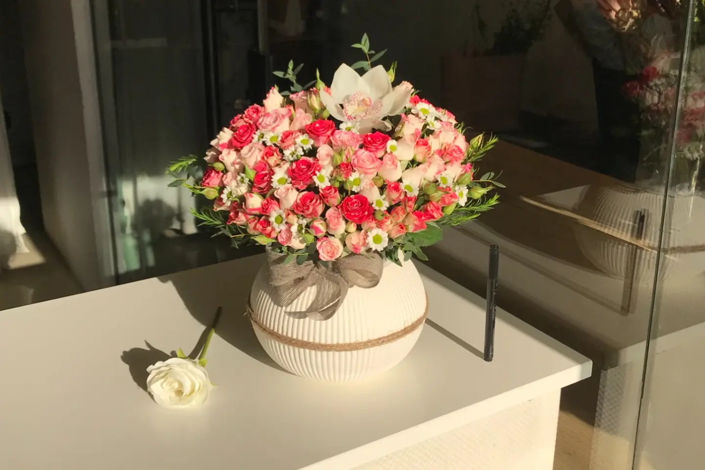 فازة مع ورد طبيعي/٢٣أ