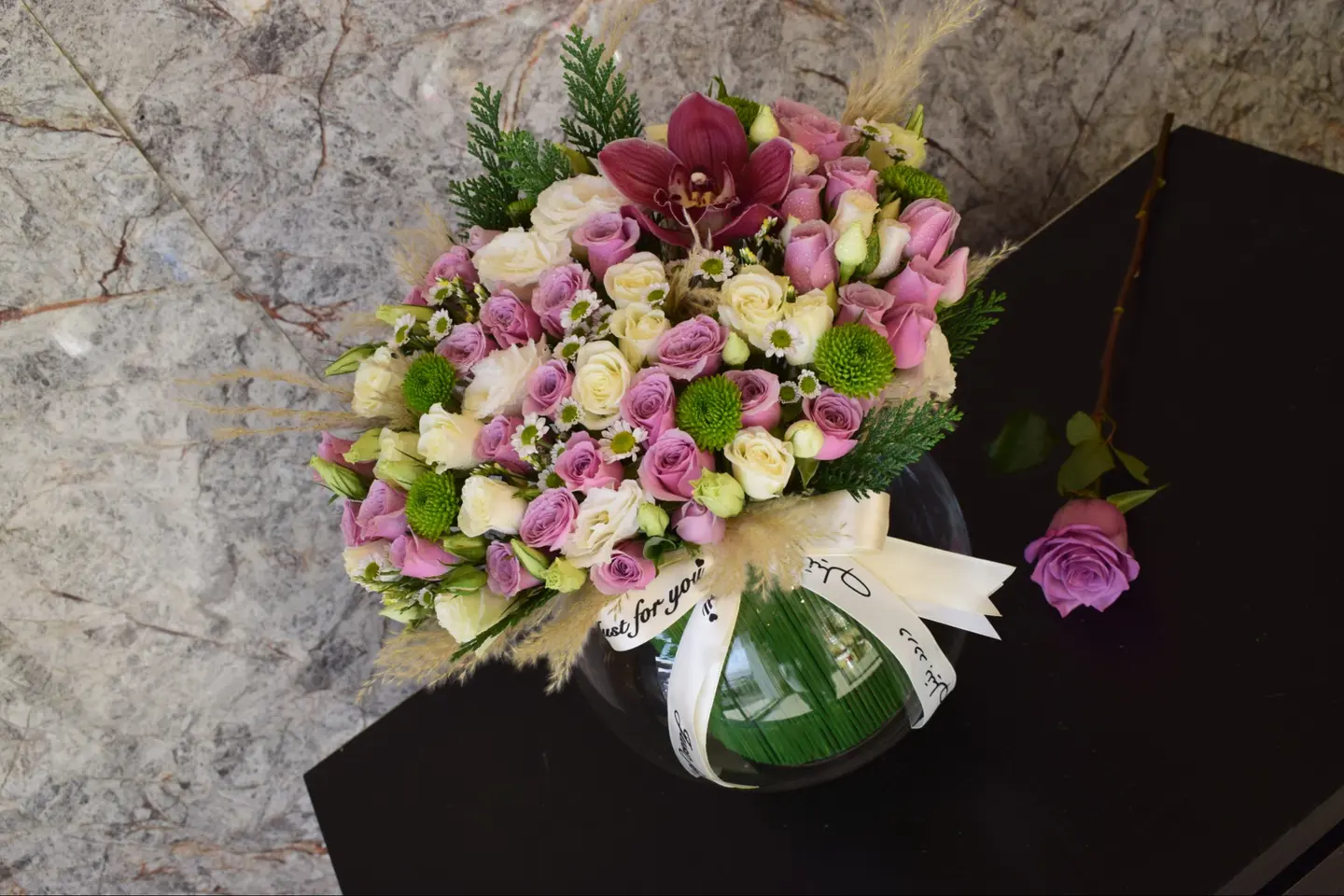 فازة ورد طبيعي