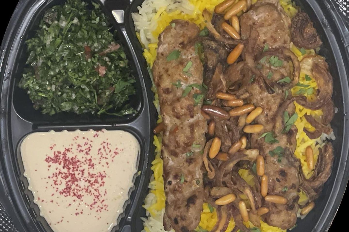 كباب لحم مع رز وتبولة وطحينة
