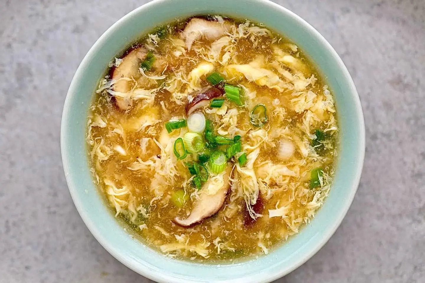 شوربة زهرة الدجاج والفطروالبيض