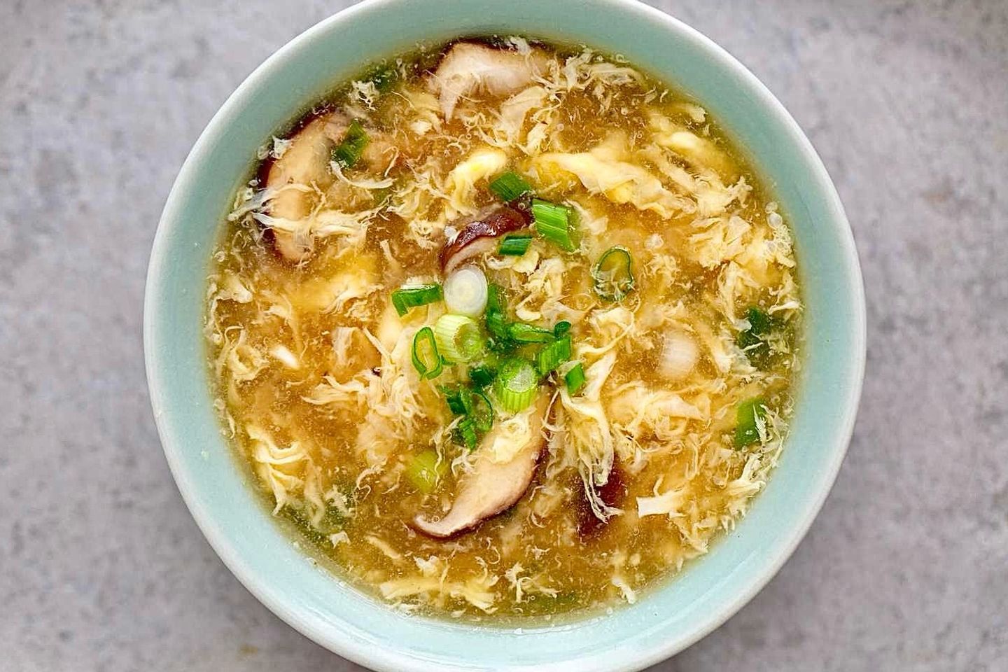 شوربة زهرة الدجاج والفطروالبيض