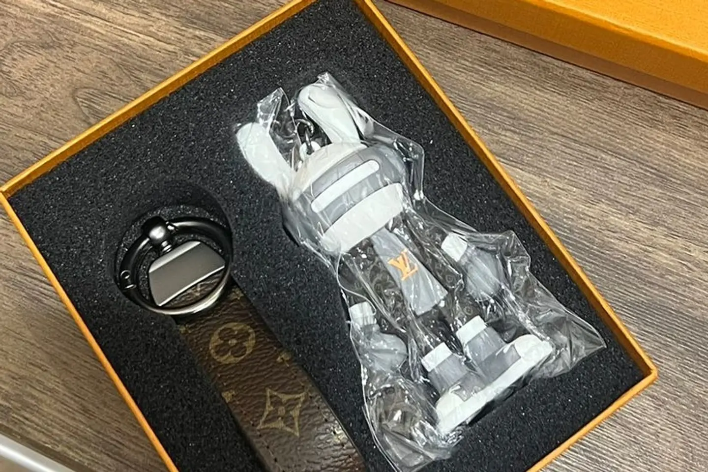 ميدالية رمادي