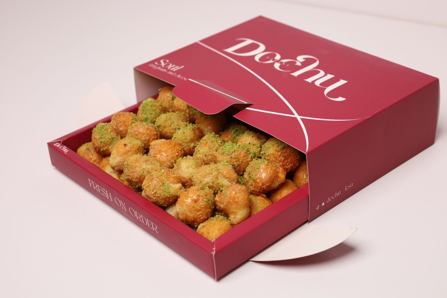Pakistani Vermicelli Balls With Cheese And Caramelized Milk - Midlle