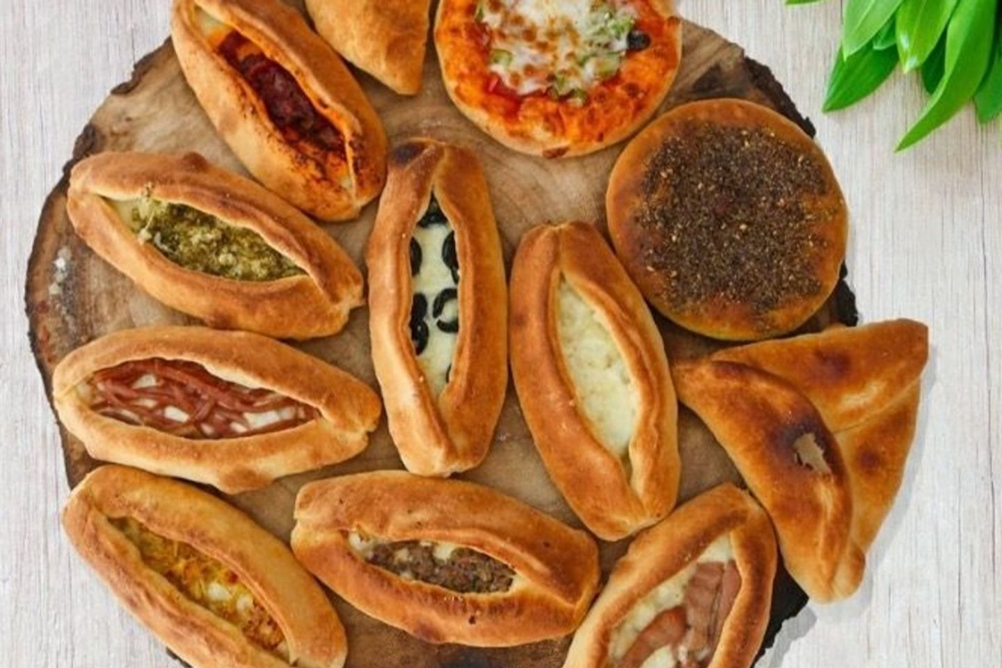 فطيرة لبنة مع الزعتر