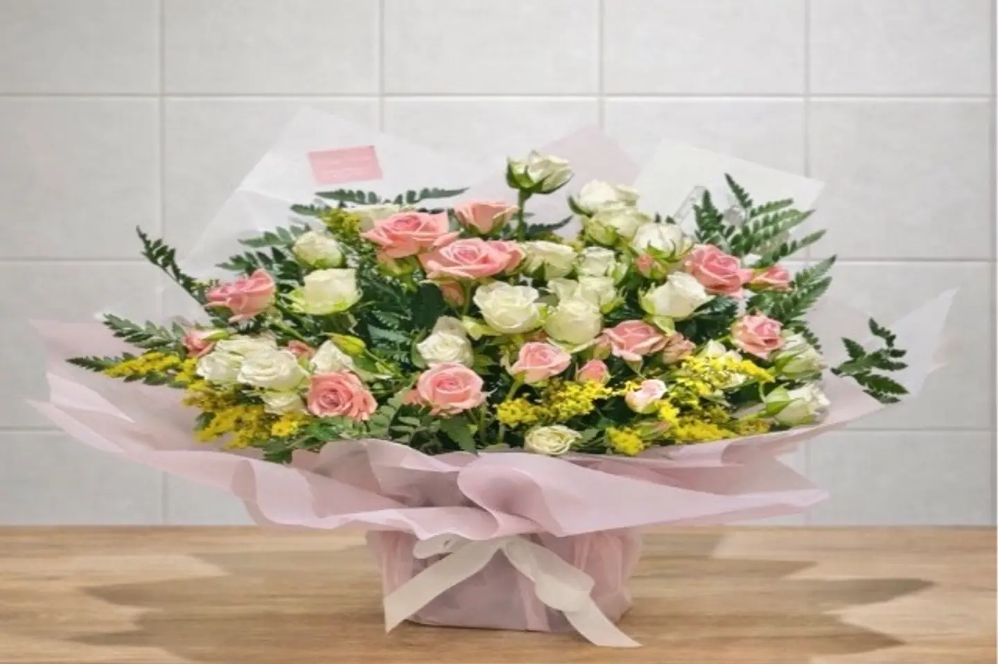 باقه الورد البنك والأبيض