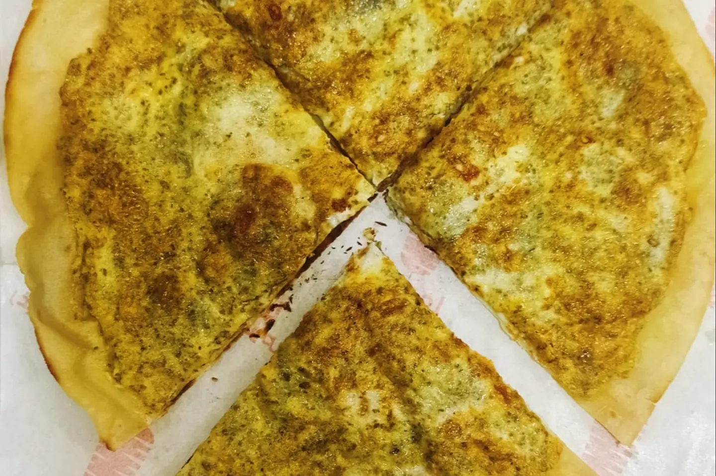 سندويتش بيض بالزعتر والجبنة
