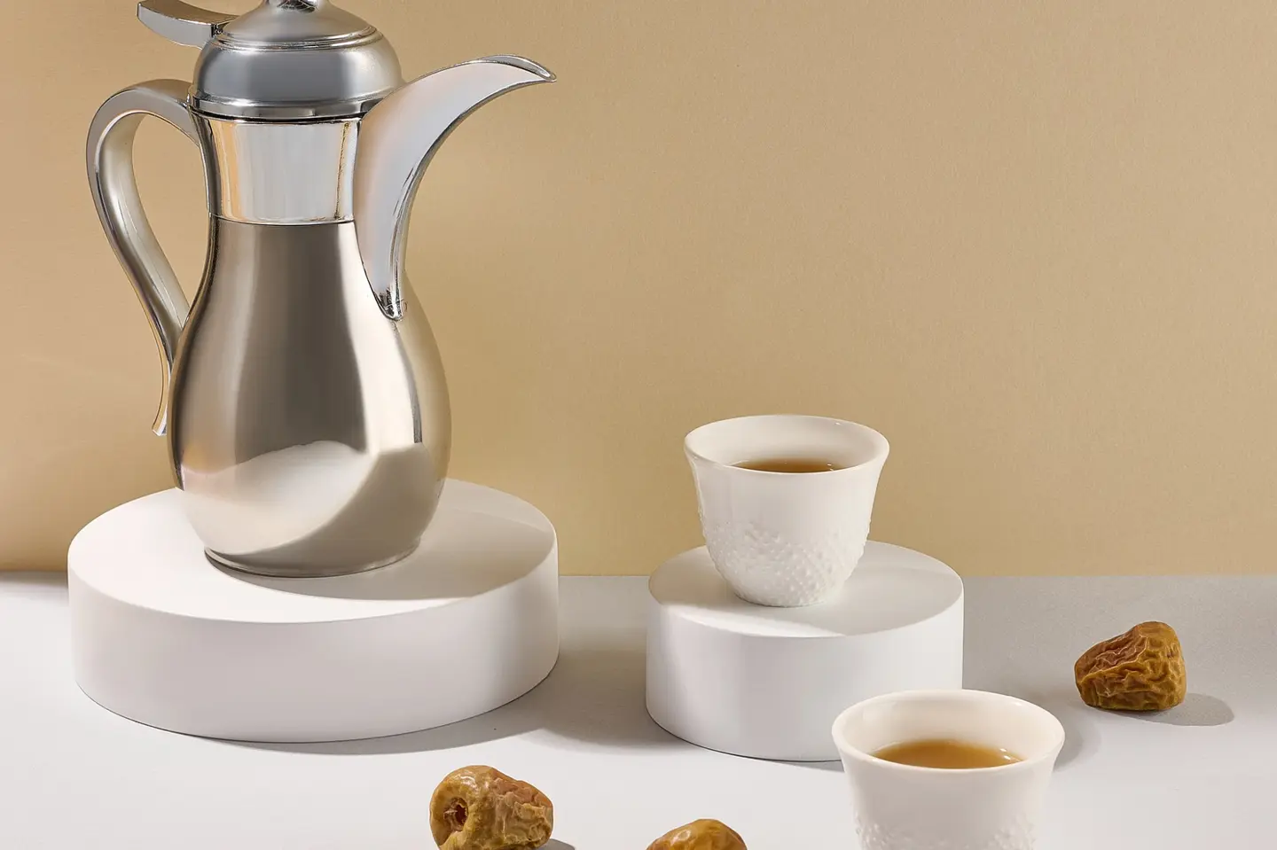 قهوة سعودية وتمر