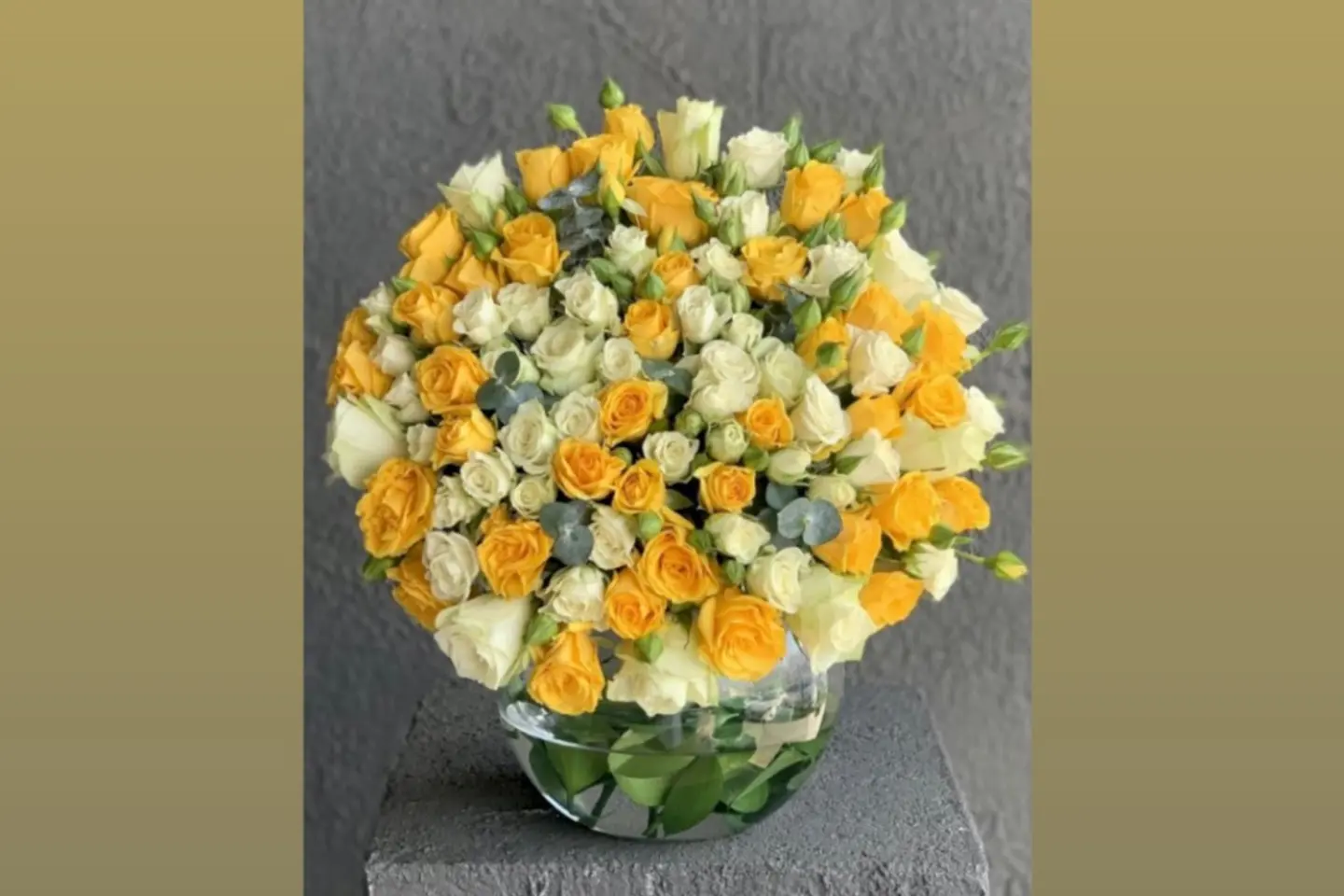 تنسيق الفازة الصفراء المكس