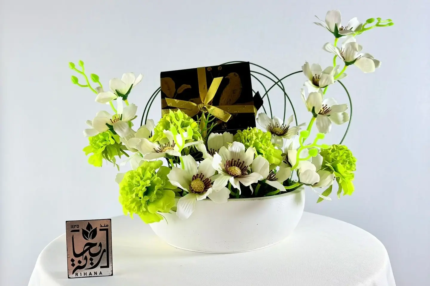 تنسيق شوكولاتة وزهور