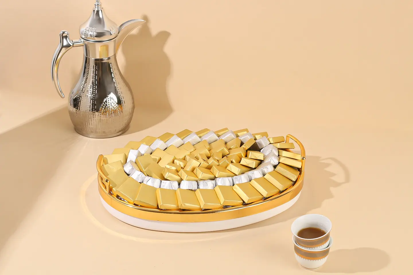 ​​شوكليت بلجيكي - صينية بيضاء وذهبية