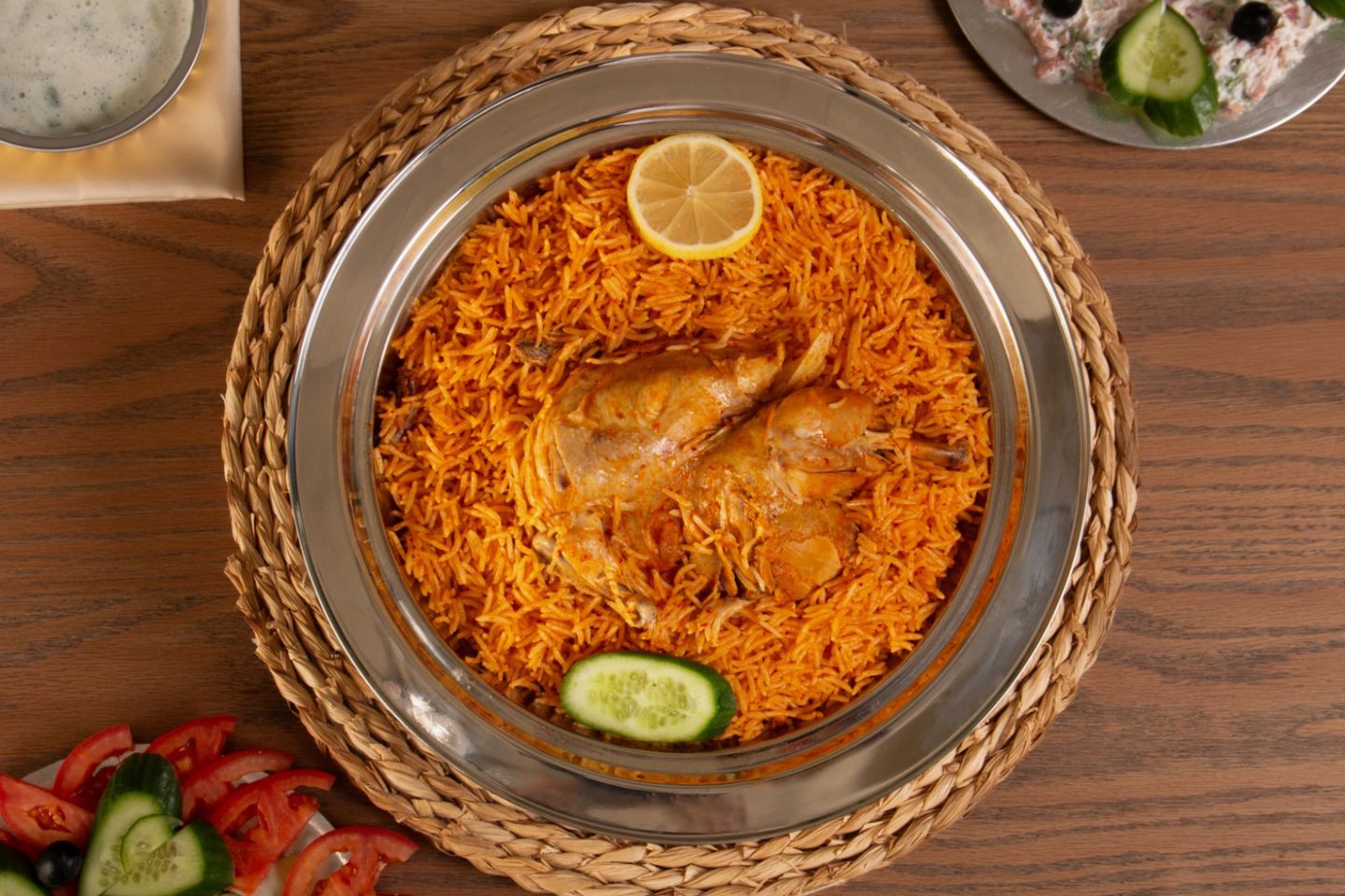دجاجة كاملة  مضغوط مع ارز