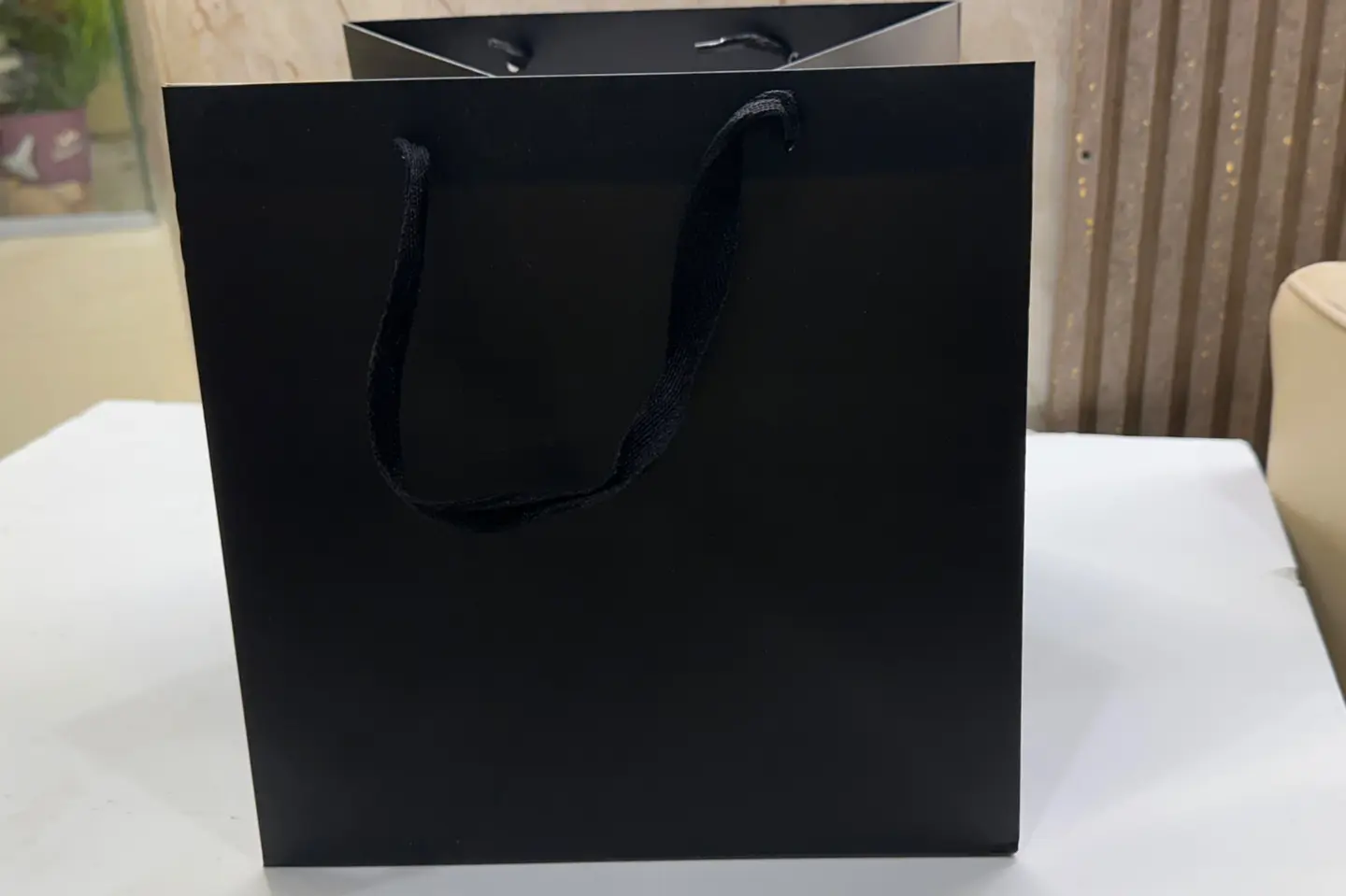 كيس هدايا اسود كبير