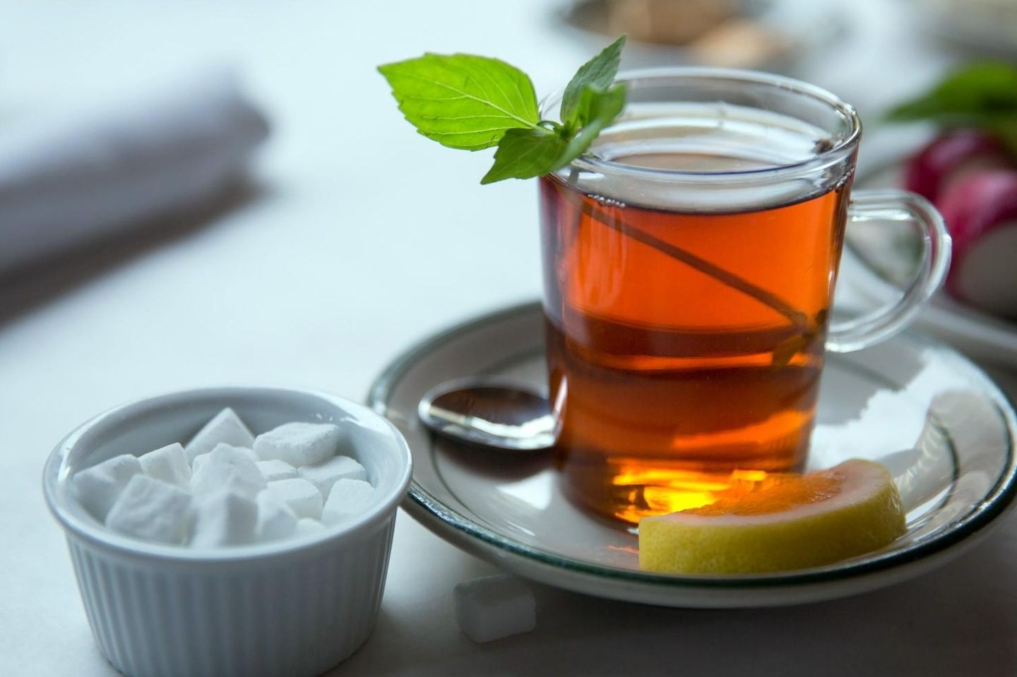 ترمس شاي اخضر مع نعناع