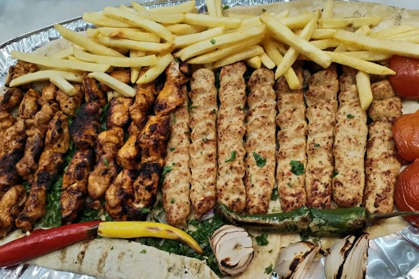 One Kilo Of Chicken And Appetizers