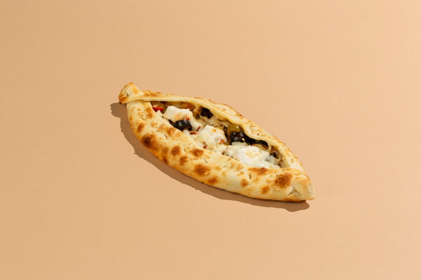 قارب سبانخ وجبنة