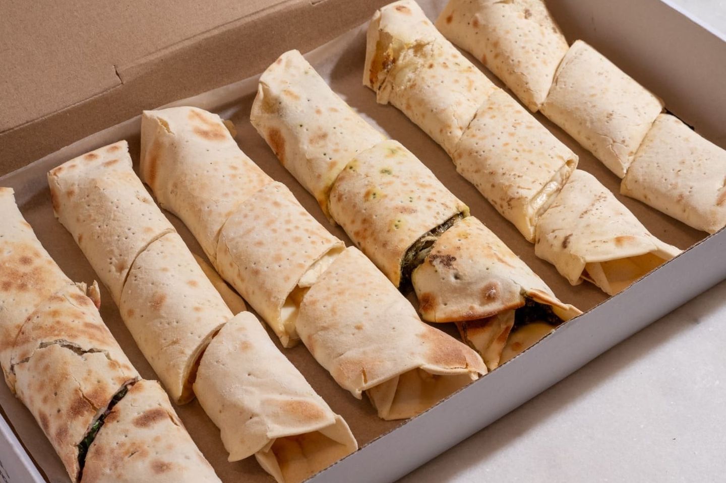 Box Mix Cheese Manakish Roll