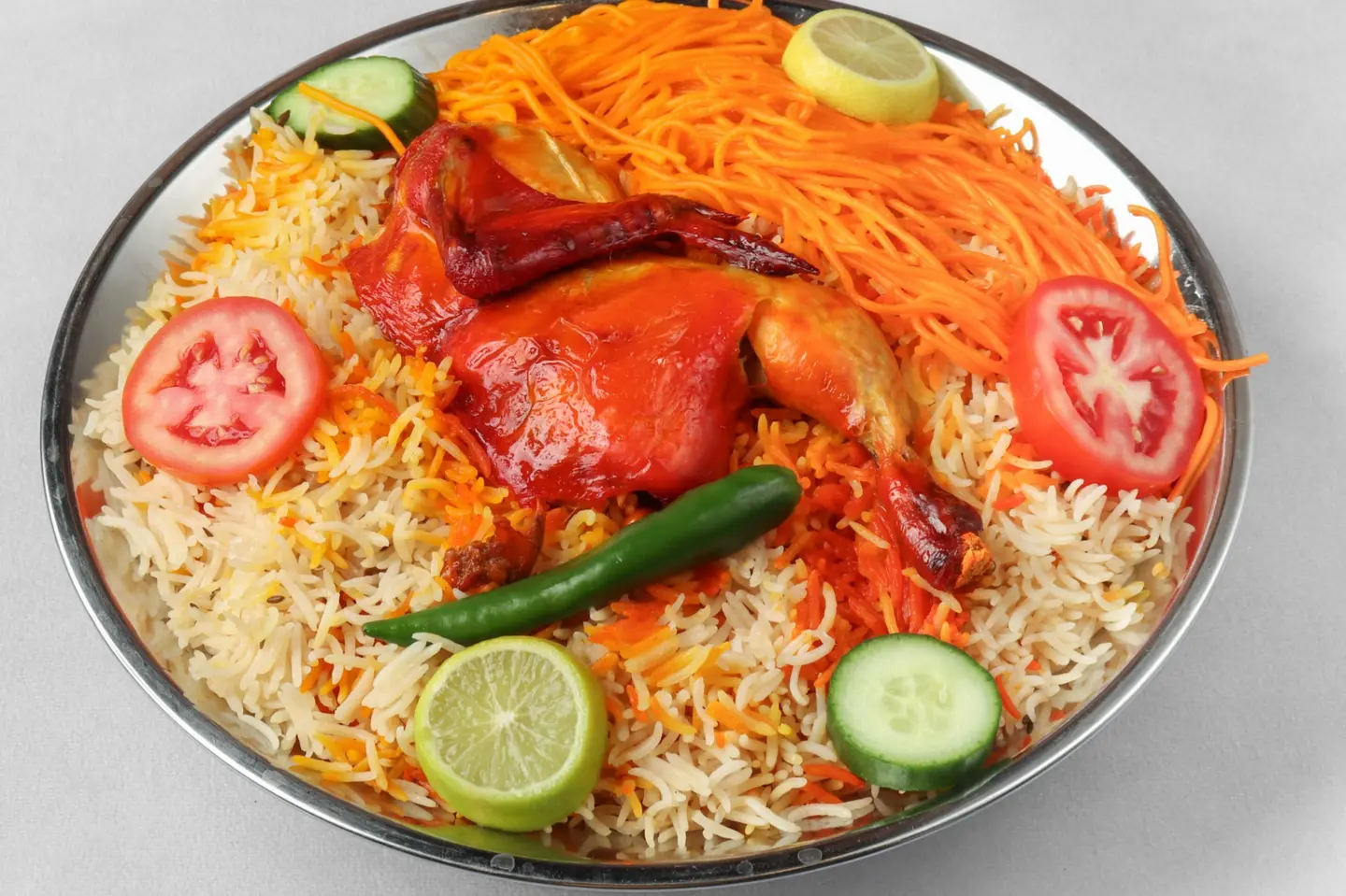 نصف حبة دجاج مندي مع الرز