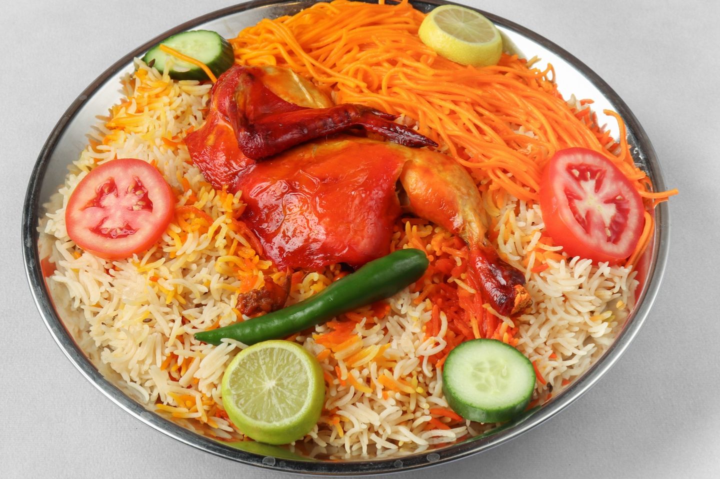 نصف حبة دجاج مندي مع الرز