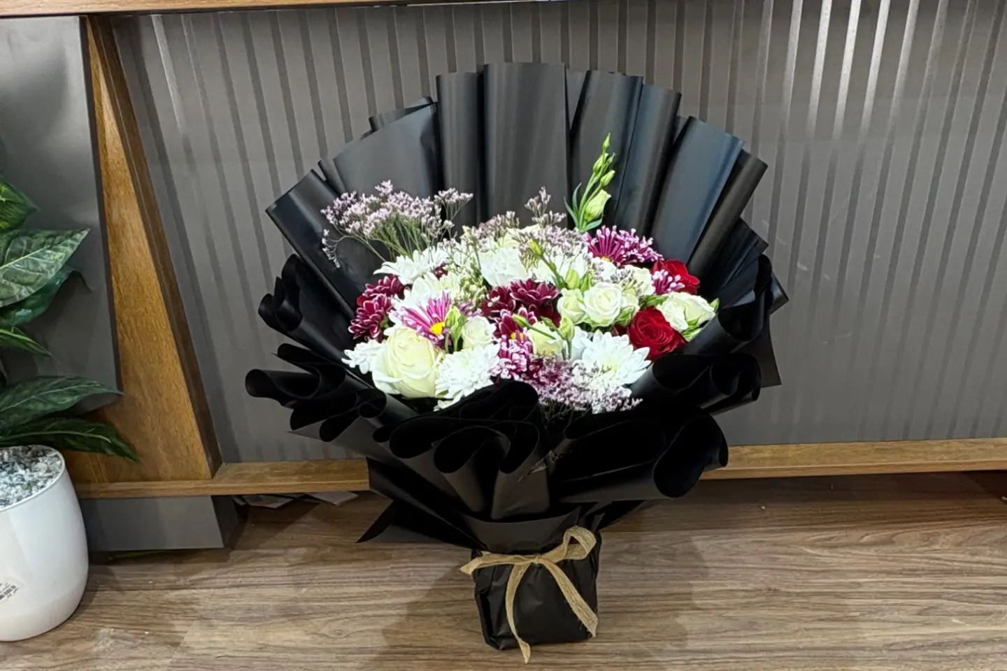 Red And White Roses Package