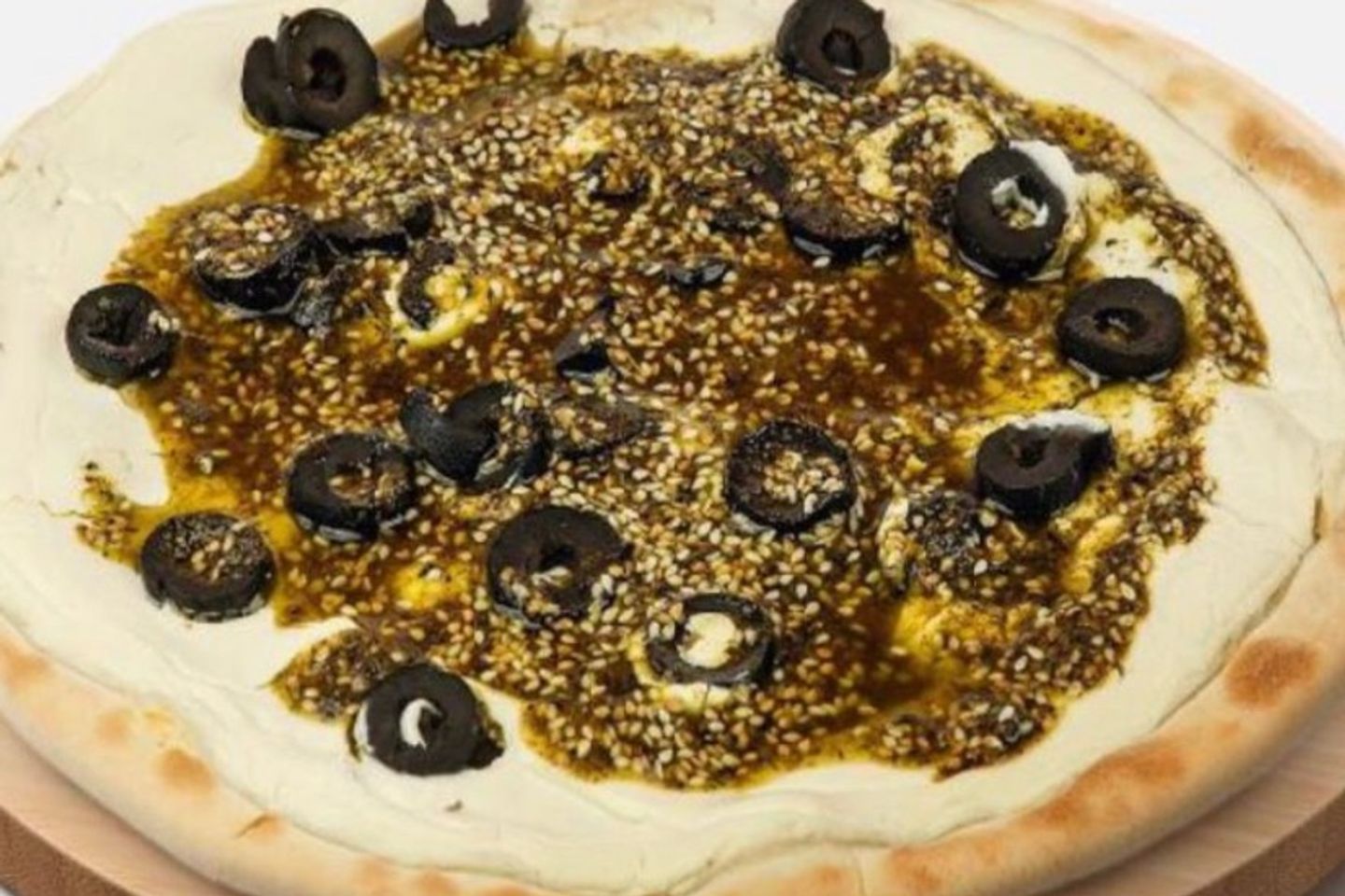 لبنه بالزعتر والزيتون