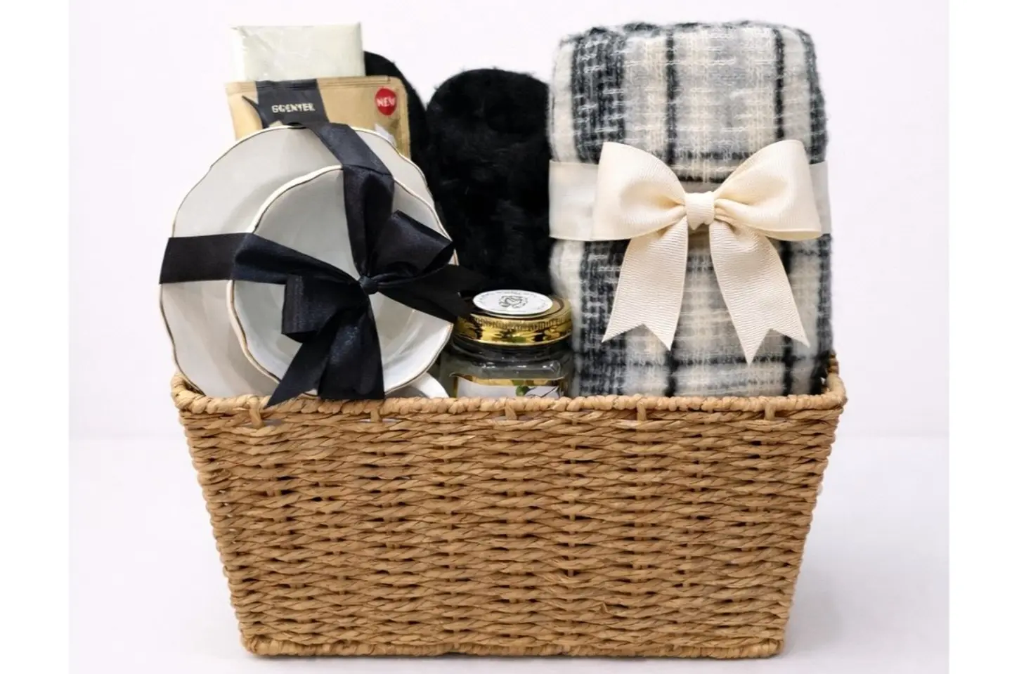 سلة شتوية باللون الأسود والرمادي