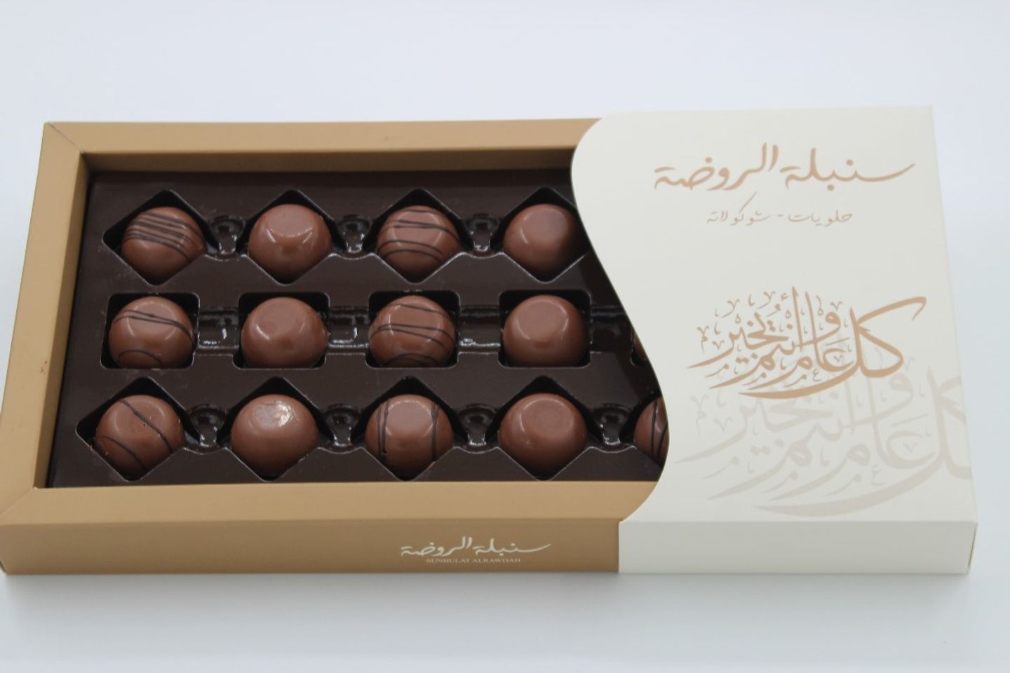 علبة شوكلاتة لوتس