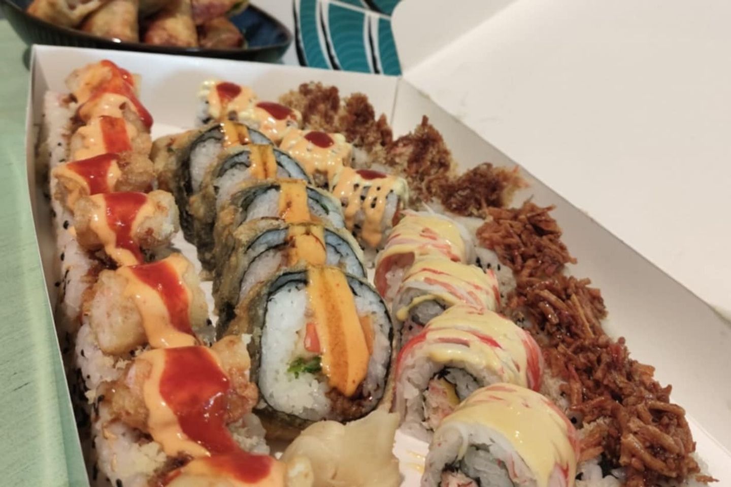 طقم ناغويا 30 قطعة مع سبرينغ رول