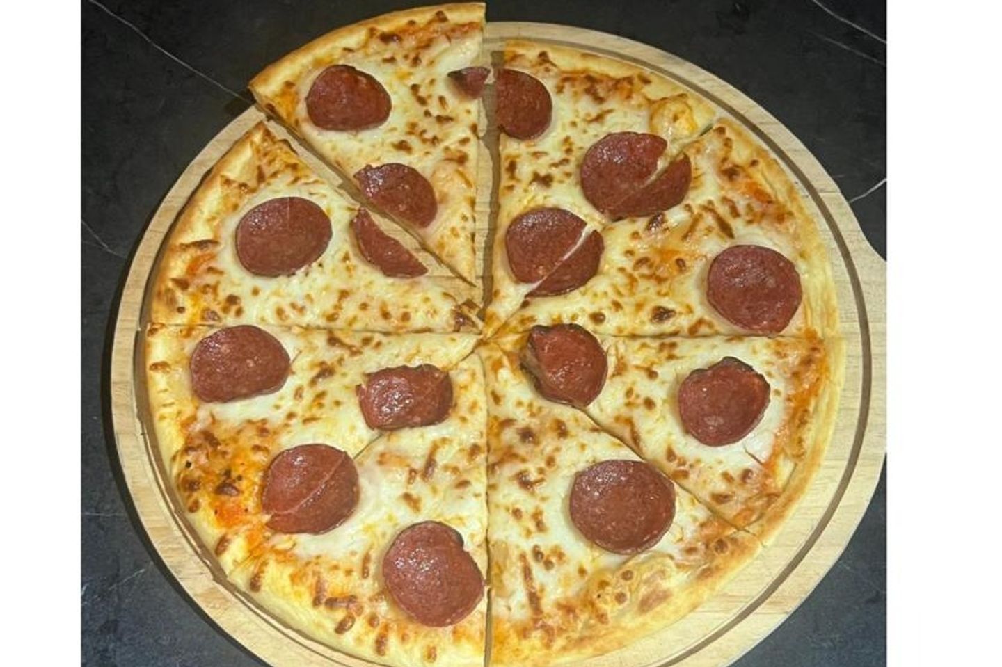 بيتزا بيبروني