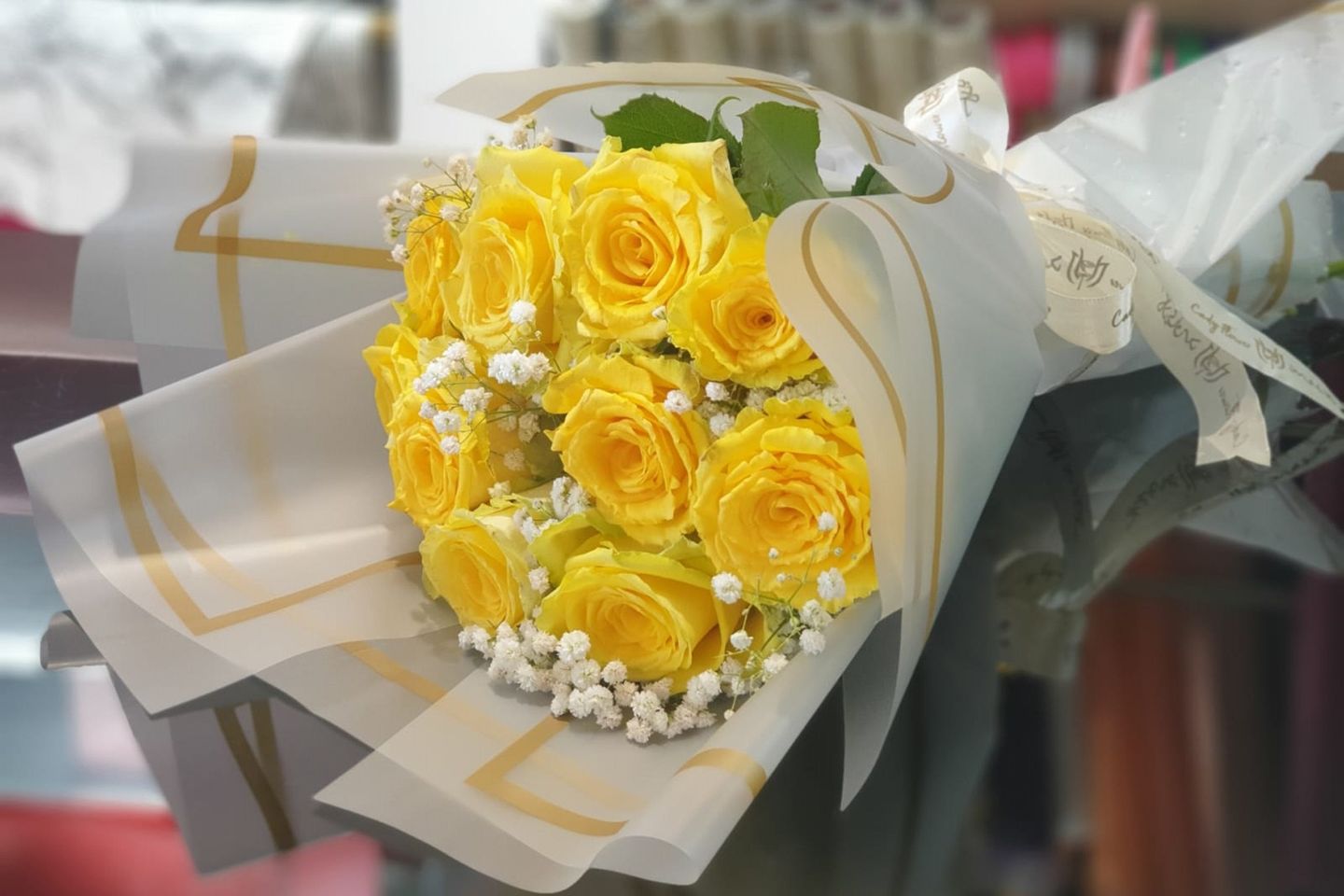 باقة ورد أصفر صغيرة