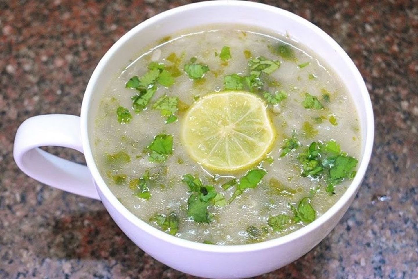 شوربة الدجاج بالليمون والكزبرة - شوربة الليمون والكزبرة