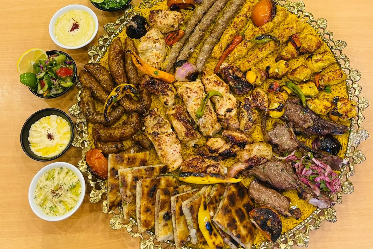 صنية مشاوي محشى وكباب