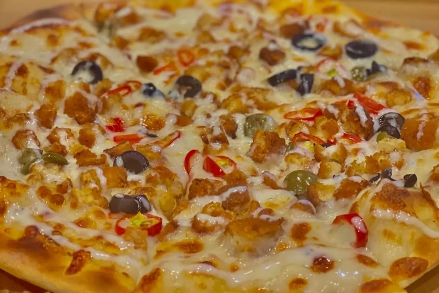 Chicken Dynamite Pizza