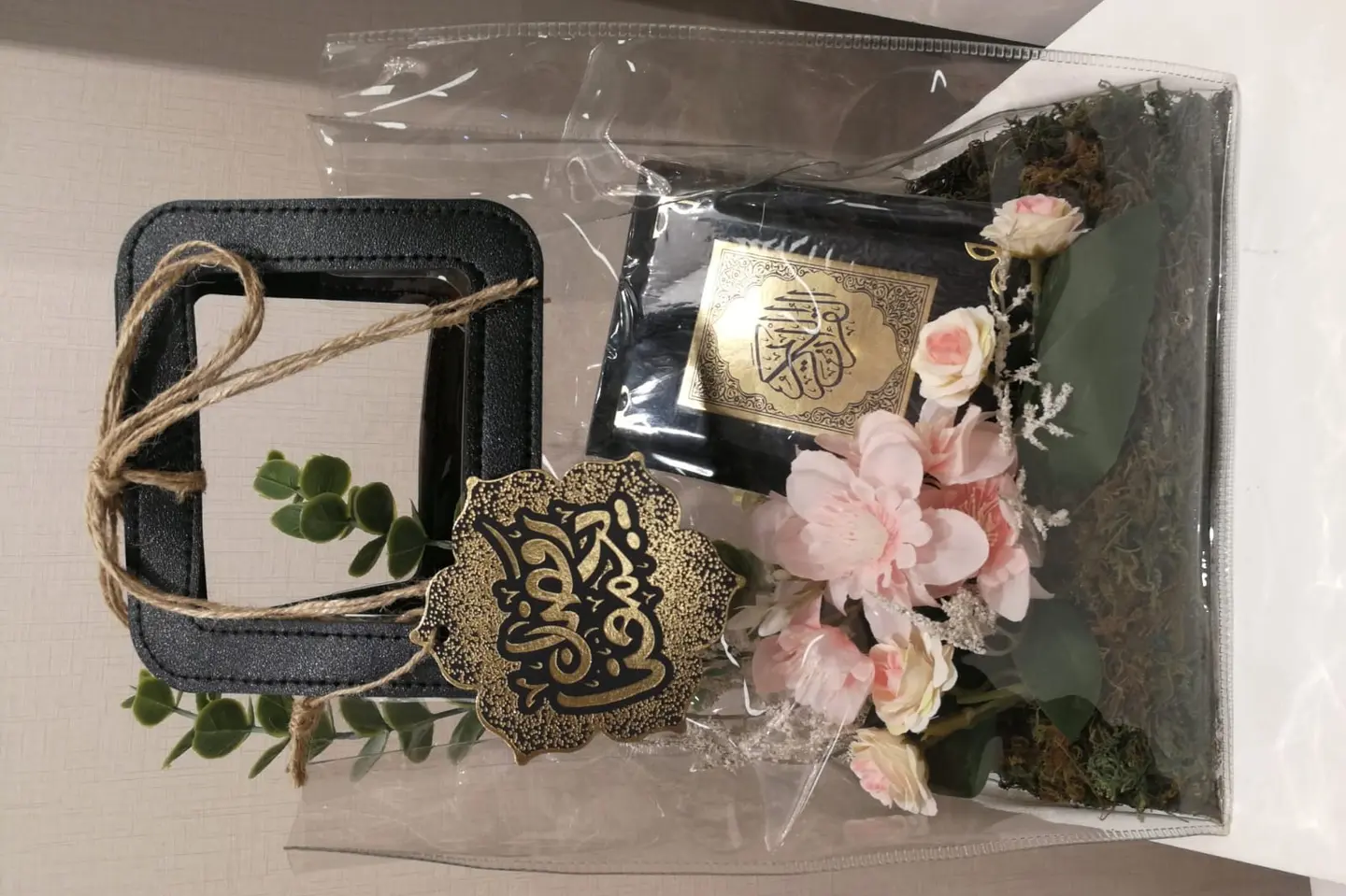 توزيعات هدايا رمضان مع ورد صناعي تو