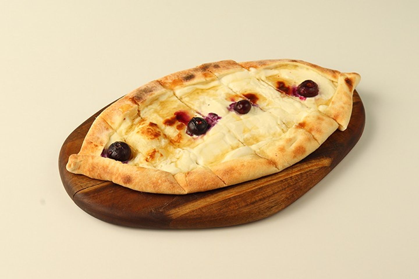 لبنة وتوت وعسل