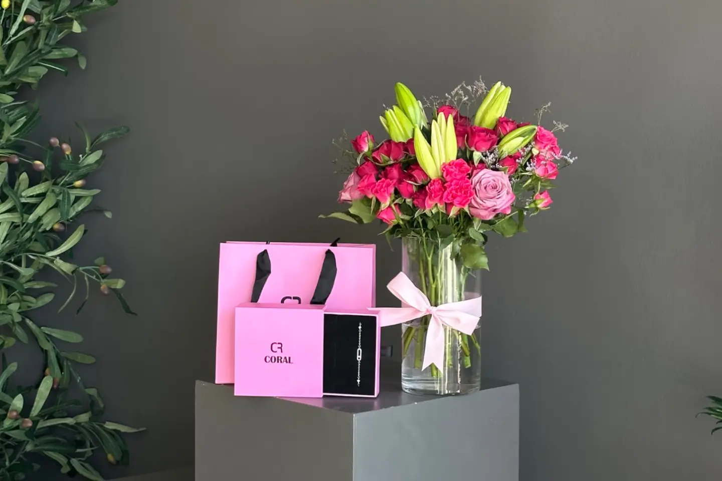 Shadha Vase And Coral Bracelet