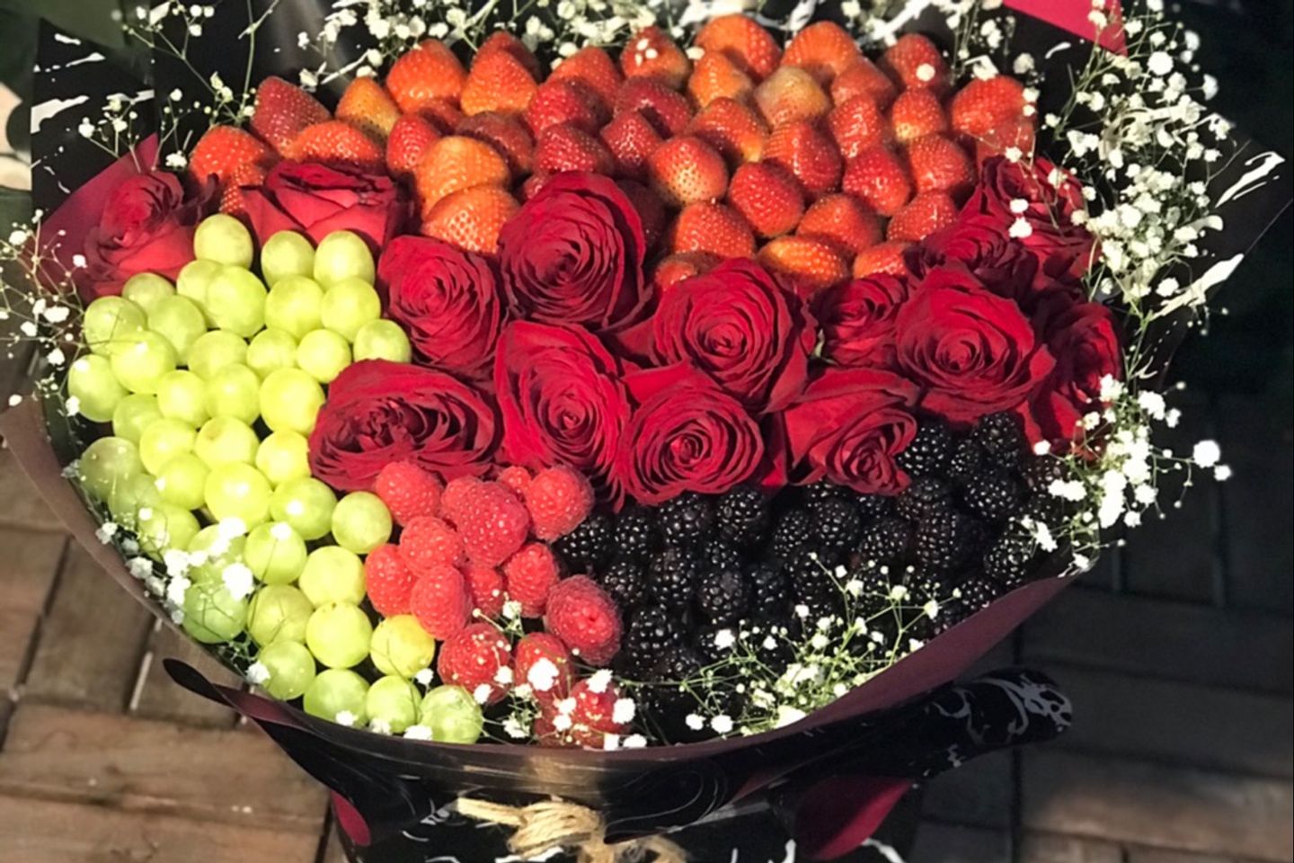 باقة فواكه وورد