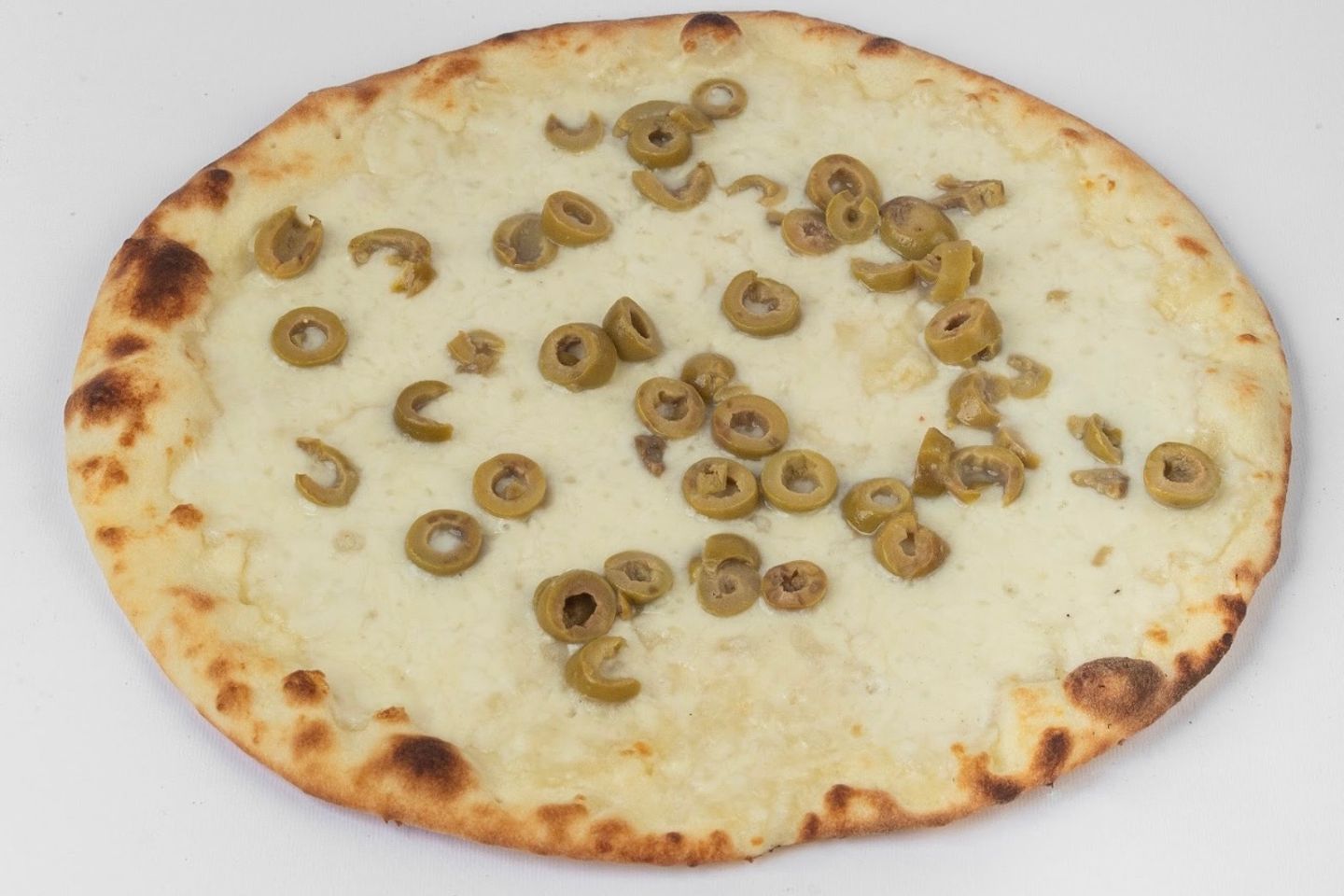 جبنة عكاوي مع زيتون