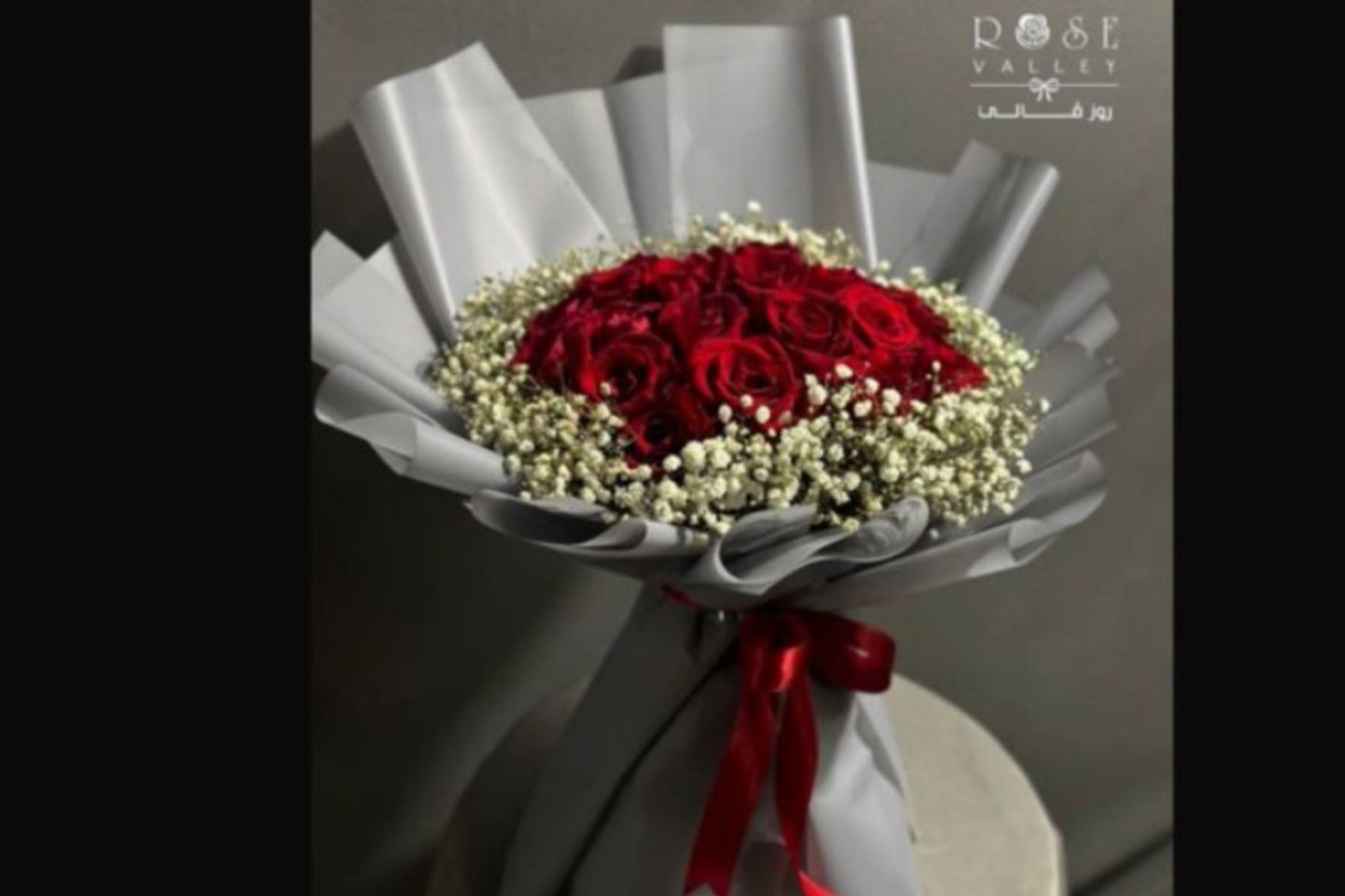باقة ورد احمر غلاف فضي