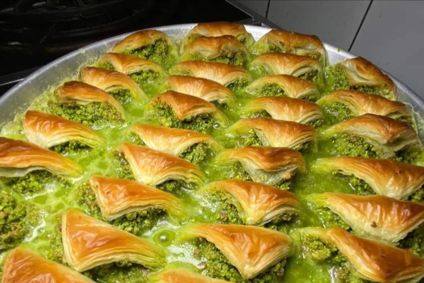 Shaebiaat Pistachios And Cream - Quarter Kilo