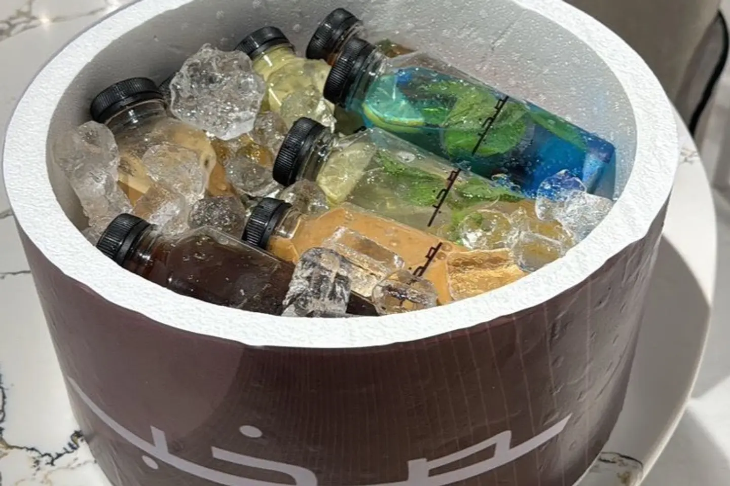 ٨ علب قهوة باردة