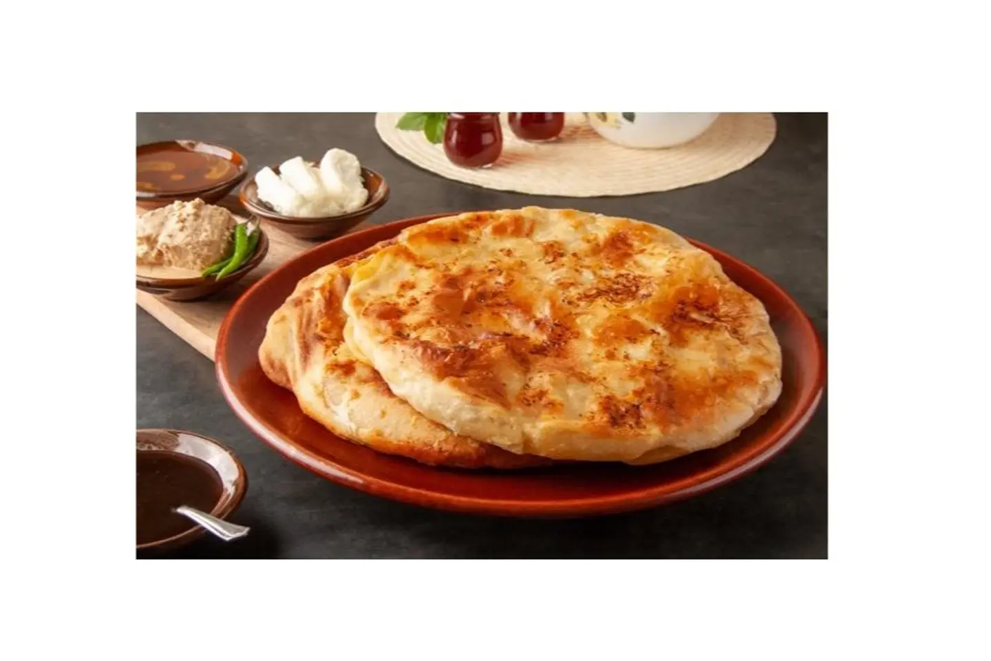 فطير مشلتت وسط مع العسل و الطحينة