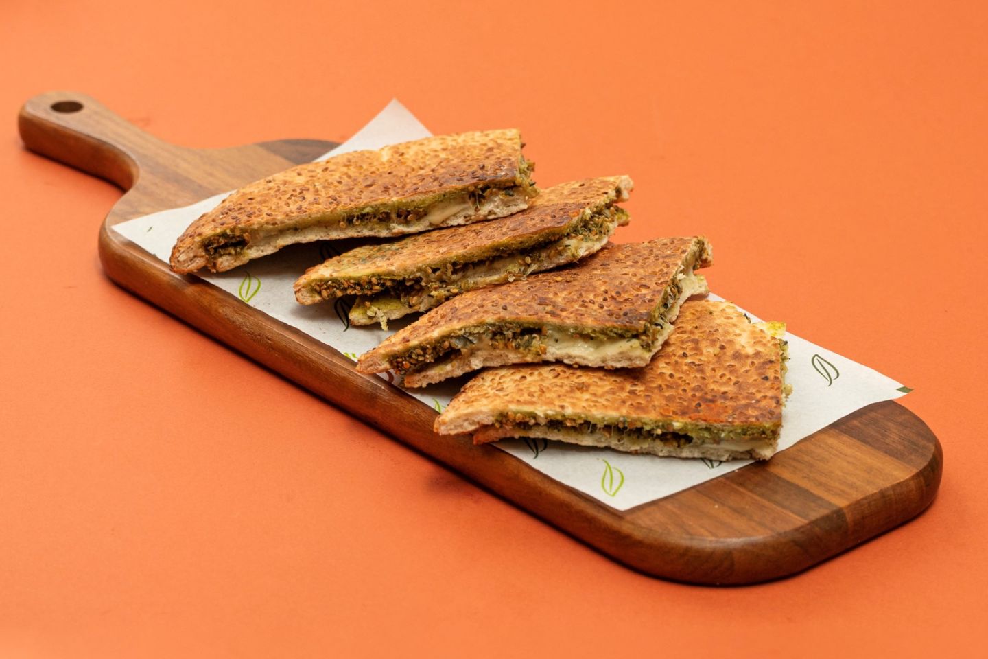 Kaak Pie Zaater With Cheese